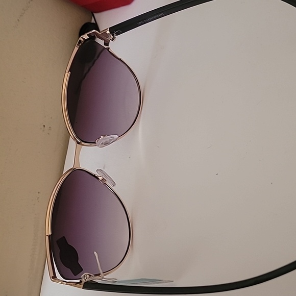 Brand New Womans Sunglasses - Picture 4 of 5